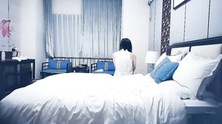 【69堂免费视频】包臀裙网红妹 舌吻调情穿上超性感情趣装 脱掉高跟鞋双腿肩上扛 激情打桩妹纸爽了