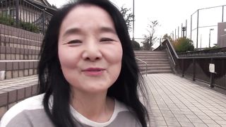 【69堂免费视频】一个用柔软的长舌头和透明的手指轻轻刺激乳头和鸡巴的恶魔小荡妇