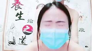 【69堂免费视频】小哥肾疗养生勾搭按摩技师，18厘米大鸡巴撑爆她的小嘴，主动上位抽插浪荡呻吟，让小哥后入爆草干求饶刺激