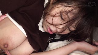 【69堂免费视频】当猛烈的活塞按下并撞击时，整个房间都会响起甜美的叫