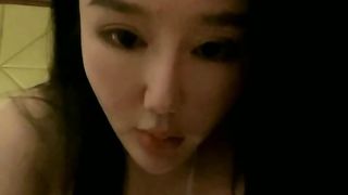 【69堂免费视频】酒店被大哥爆操，翘起屁股滴蜡，坐在椅子上操，极品美臀后入撞击，被大哥随意玩弄