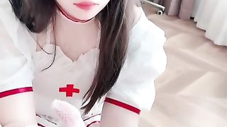 【69堂免费视频】清纯小护士在床上勾引果然技术不错