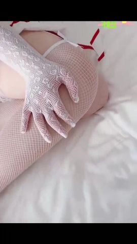 【69堂免费视频】清纯小护士在床上勾引果然技术不错