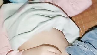 【69堂免费视频】衣服都没脱光就草上了，无套抽插玩弄骚奶子给狼友看逼逼，激情上位干射