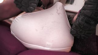 【69堂免费视频】，她触碰了我，但她突然停下来，没有射精！