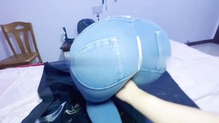 【69堂免费视频】巨乳身材学妹〖小巨〗羞耻开档紧身牛仔裤_小母狗骚到天际，清纯靓丽小妹妹内心渴望被大鸡巴操