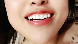 【69堂免费视频】无毛逼风骚少妇露脸跟大哥激情啪啪直播性爱，淫声荡语不断，大哥还开着视频电话给别人看骚逼舔鸡巴无套爆草