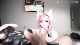 【69堂免费视频】正在玩原神调皮的表妹主动爬上大肉棒，只能翻身上马满足她_