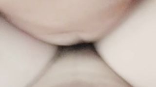 【69堂免费视频】良家骚人妻跟大哥在家激情展示，全程露脸撸起大鸡巴口交，让大哥无套各种爆草抽插，全射嘴里面，69舔逼好骚