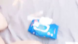 【69堂免费视频】耐操嫩妹妹两男一女抓着双腿猛怼嫩穴浴缸操