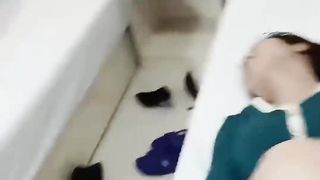 【69堂免费视频】在醉酒的表妹面前强行上了她的空姐闺蜜，剧情反差较大，由剧烈反抗到接受