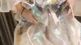 【69堂免费视频】超美Coser扮演美人鱼，颜值绝佳，口交两小时，艹逼十分钟，这男的不太行呀