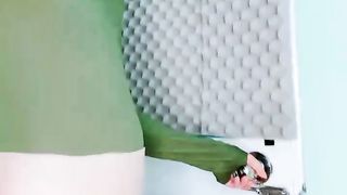 【69堂免费视频】性感短裙黑丝，大屌猛插小嘴，大白美臀爆草，穿戴假屌，真假屌轮着插，真会玩