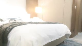 【69堂免费视频】探花小海哥酒吧搭讪的美女_看着挺骚还在装矜持推倒连干两炮