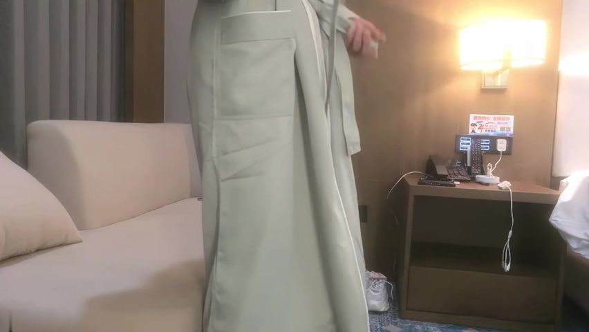 【69堂免费视频】探花小海哥酒吧搭讪的美女_看着挺骚还在装矜持推倒连干两炮