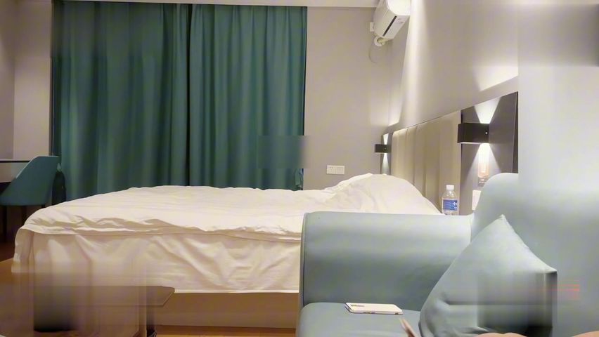 【69堂免费视频】约啪高颜值文学系萝莉美女，又白又直的青