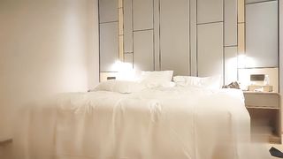 【69堂免费视频】零零后机灵妹子主动进口交玩弄大鸡巴不断上位