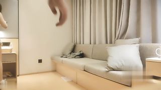 【69堂免费视频】零零后机灵妹子主动进口交玩弄大鸡巴不断上位