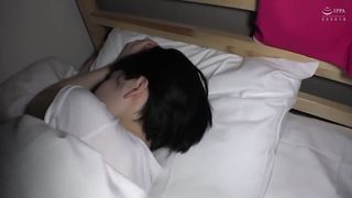 【69堂免费视频】当我用手指抚摸她时，她已经湿透了