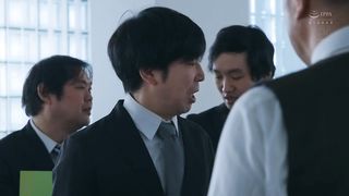 【69堂免费视频】已婚秘书在充满汗水和亲吻的总裁办公室中出性爱。_拥有猥亵L罩杯和甜美面孔的秘书出现。_庵ひめか_1