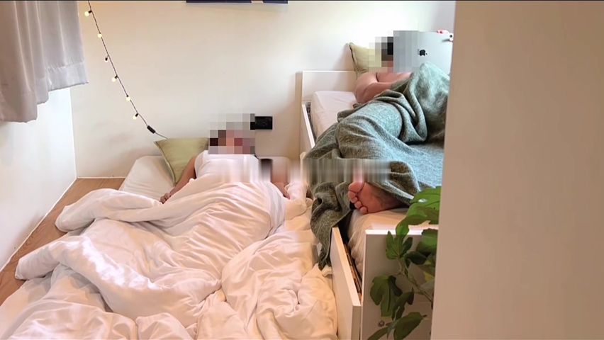 【69堂免费视频】在表弟家借宿发现表弟在看AV自慰只好用身体慰劳