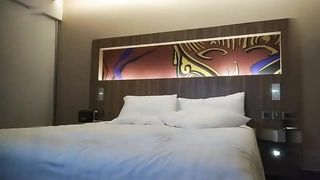 【69堂免费视频】性感高颜值吊带黄裙妹子啪啪，舔奶口交调情抬腿侧入上位骑坐大力猛操