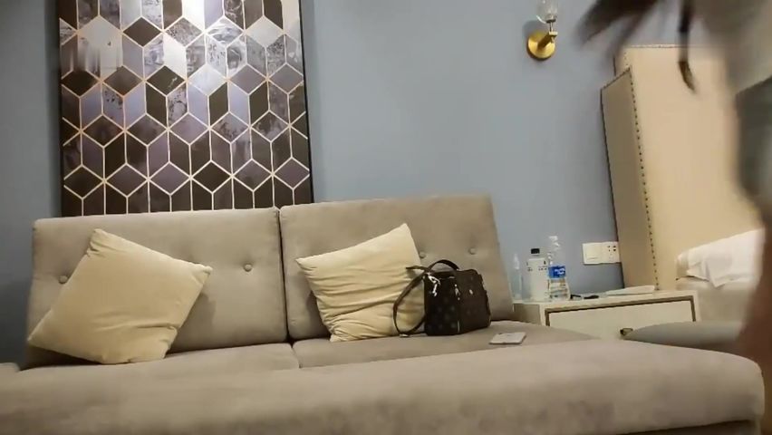 【69堂免费视频】漂亮美女吃鸡啪啪 哥们是真喜欢舔逼抠逼 技术也好 把妹子爽的呻吟不停受不了 操逼也猛