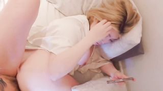 【69堂免费视频】露脸性爱私拍_太坏了_很认真玩王者荣耀却被男友强势插入内射小穴