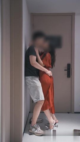 【69堂免费视频】一回到家女友就帮我摁在强势想让我内射她