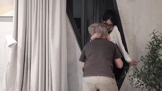 【69堂免费视频】出轨小奶狗小哥哥，年轻体力就是好，被小哥哥操的爽上天了_无套内射