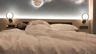 【69堂免费视频】约了个黑衣妹子啪啪，舌吻摸奶调情抬腿侧入抽插猛操