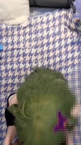 【69堂免费视频】喜欢COS的女友带着绿色的头发勾引我