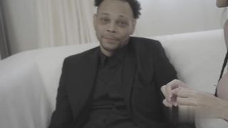 【69堂免费视频】被大吊继子发现我在偷偷手淫