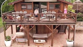 【69堂免费视频】马莱娜的骚逼迫不及待