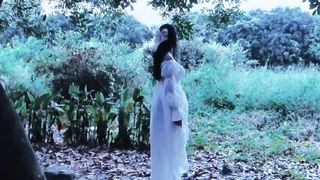 【69堂午夜视频】新娘逃离她的婚礼，最后一次与前男友做爱