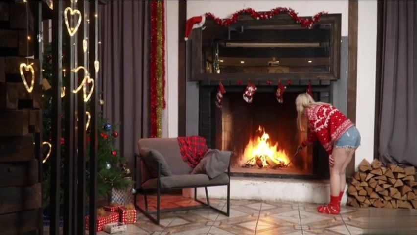 【69堂午夜视频】情趣内衣的骚逼送给我一份大礼_湿润的骚逼鲍鱼早已经迫不及待