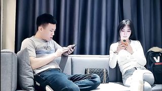 【69堂午夜视频】极品舞蹈学院毕业生，一字马，粉穴美乳