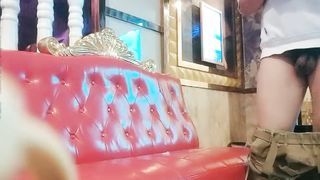 【69堂午夜视频】歌声伴着酒精，大胸小姐姐一会儿被脱光，后入啪啪乳浪波动真刺激