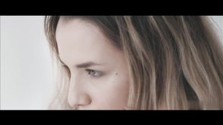 【69堂午夜视频】浪漫约会时性瘾爆发直接脱下内裤让男友缓解骚逼的性瘾