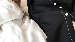 【69堂午夜视频】在弟弟的强烈攻势下表姐逐渐露出母狗本性，口一会抓起大鸡吧就忘小穴里塞_干完不满足又抓起大鸡吧吃了起来