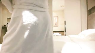 【69堂午夜视频】洗完澡穿上吊带包臀裙黑丝袜，撕裆掰穴摸逼骑乘嗯嗯叫