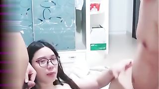 【69堂午夜视频】两兄弟狠狠的操开档肉丝人妻_射蛋糕上小母狗要吃完