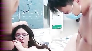 【69堂午夜视频】两兄弟狠狠的操开档肉丝人妻_射蛋糕上小母狗要吃完