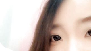 【69堂午夜视频】刚刚下海的小骚妹，听狼友指挥玩弄骚逼，逼毛浓厚性欲望，乖巧听话掰开给狼友看特写，撅着屁股求草淫语不断