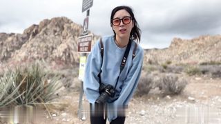 【69堂午夜视频】旅游女主播与榜一大哥同游在悬崖峭壁上后入内射