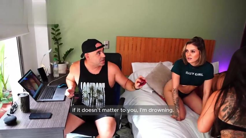 【69堂午夜视频】三个骚货大屁股的拉丁美女被爆操小哥一个鸡巴不太够用被榨干的一滴不剩