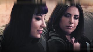 【69堂午夜视频】为了还清债务骚逼找到黑老大和闺蜜一起用肉体求黑老大帮忙