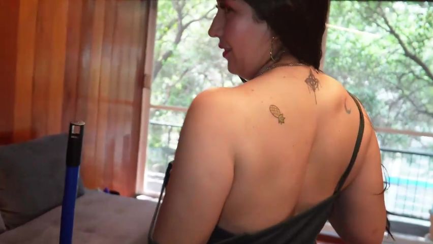 【69堂午夜视频】家政清洁工清理完房子后开始给我清理鸡巴让我排除体内的污垢