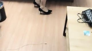 【69堂午夜视频】御姐真风骚，轮番上场又抠又插，这白嫩的胴体不能浪费了