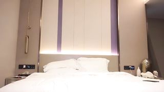 【69堂午夜视频】细腰美腿大胸妹子 说话嗲嗲的超可爱